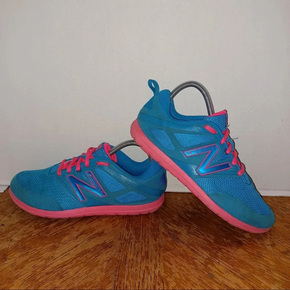 NEW BALANCE Minimus Running shoe womans size 8 Sky Blue And Pink. (67 Box 9) - Picture 2 of 10